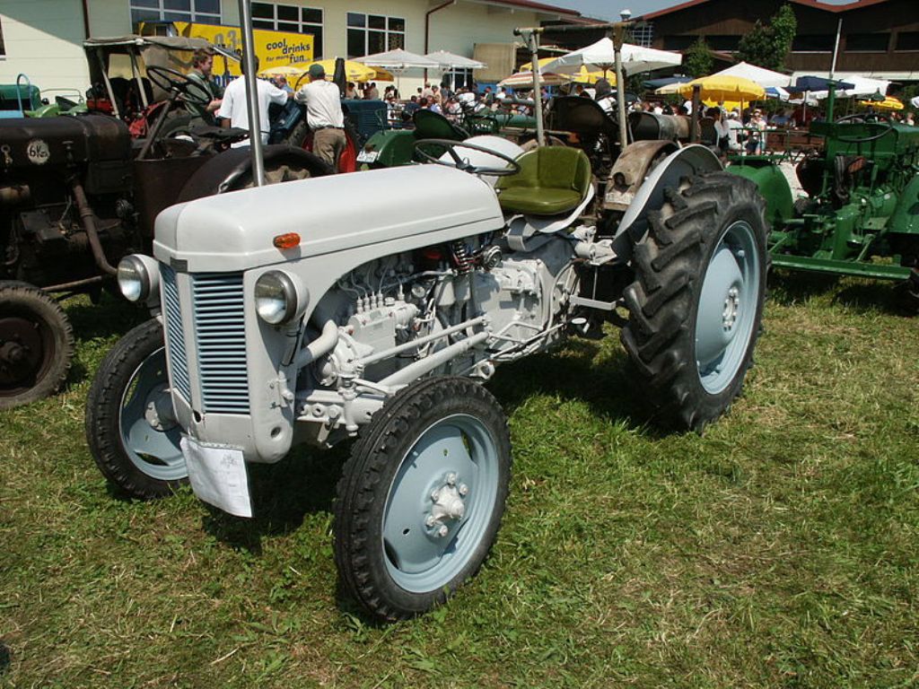 Fergusan tractor-en.wikipedia.org