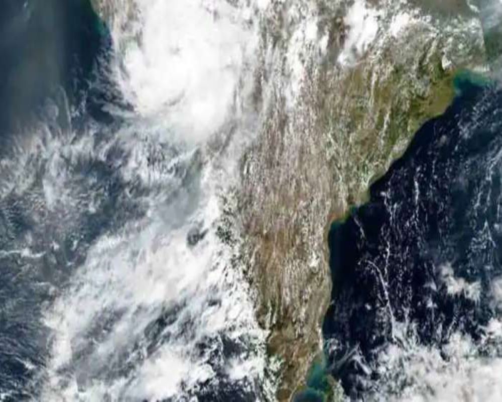 ബംഗാൾ ഉൾക്കടലിൽ തെക്കൻ ആൻഡമാൻ കടലിനും സമീപ പ്രദേശത്തുമായി ഒരു ചക്രവാതച്ചുഴി (Cyclonic Circulation) സ്ഥിതി ചെയ്യുന്നു