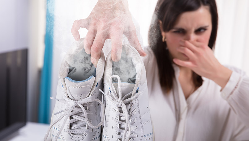 How to remove the bad smell from shoes?