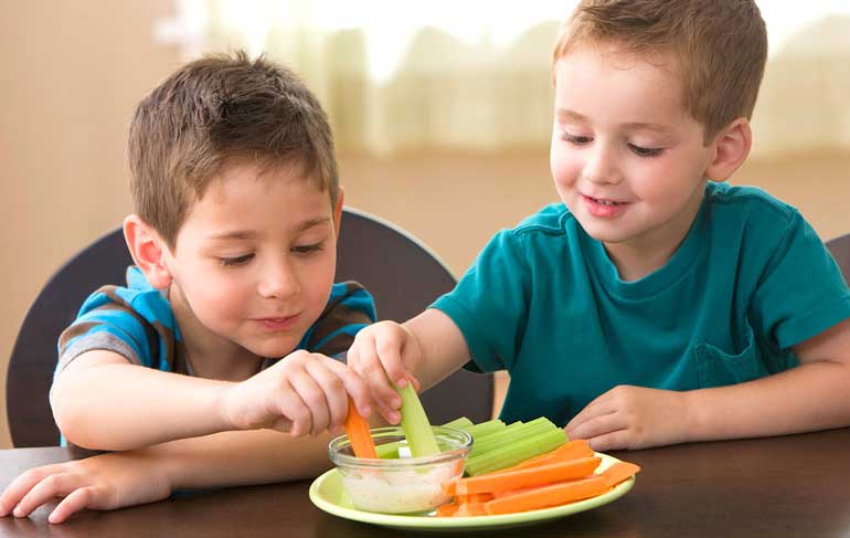 Some tips to feed children healthy food