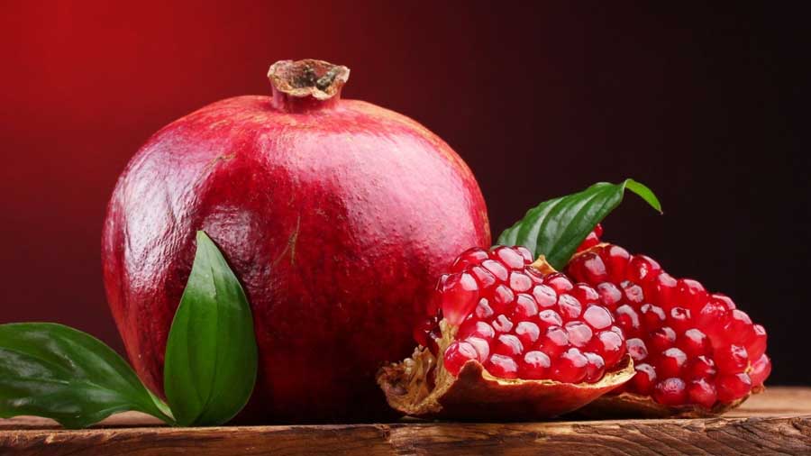 Pomegranate benefits on the skin