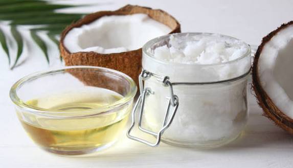 Coconut oil can protect hair and skin