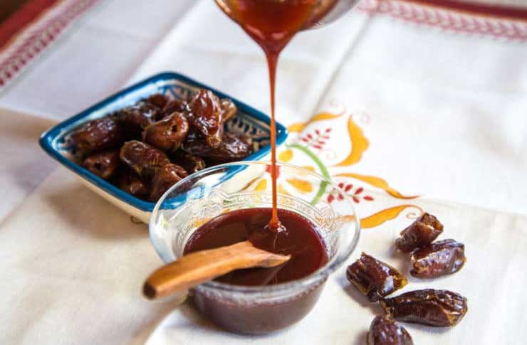 These benefits can be achieved by consuming a mixture of dates and honey!