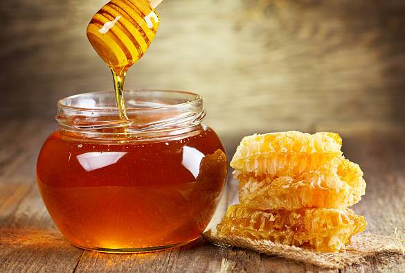 Benefits of using honey on the face