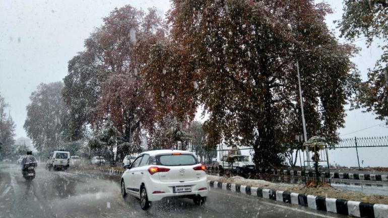 snow fall in Kashmir