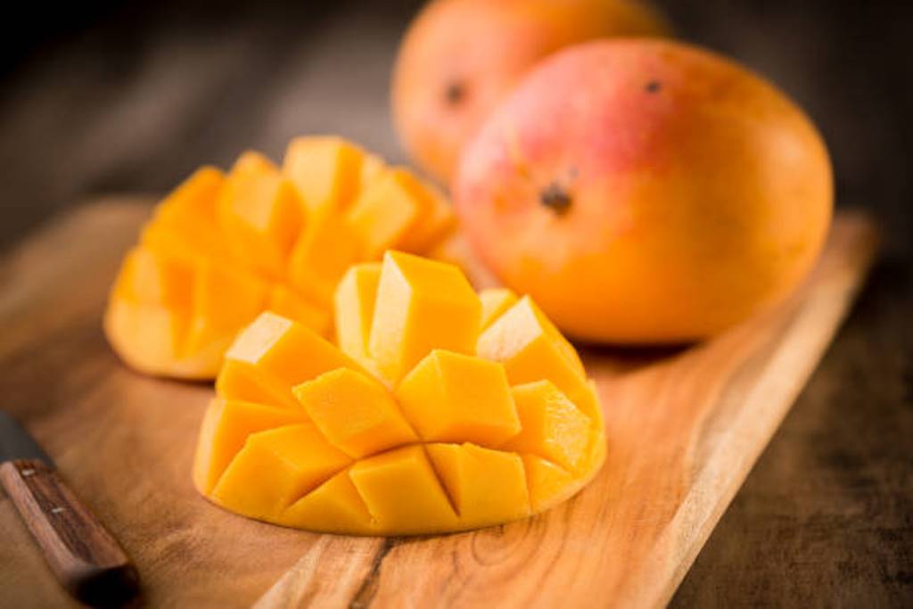 Mangos have many benefits if eaten without peeling