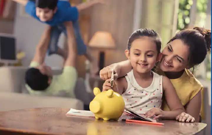 LIC Dhan Sanchay Policy: Insurance and savings for family members at the same time