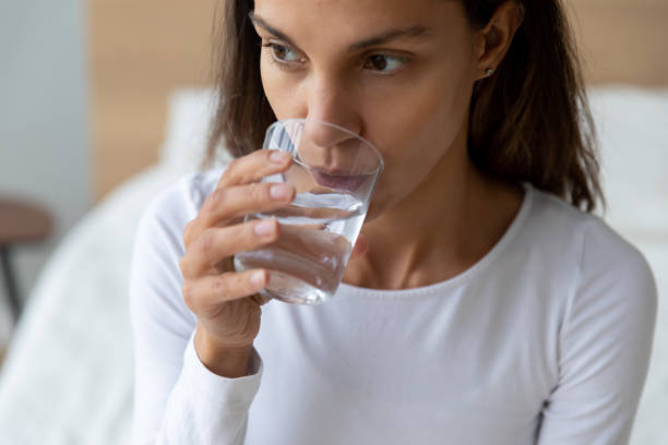 Can drink water while eating? What the experts say