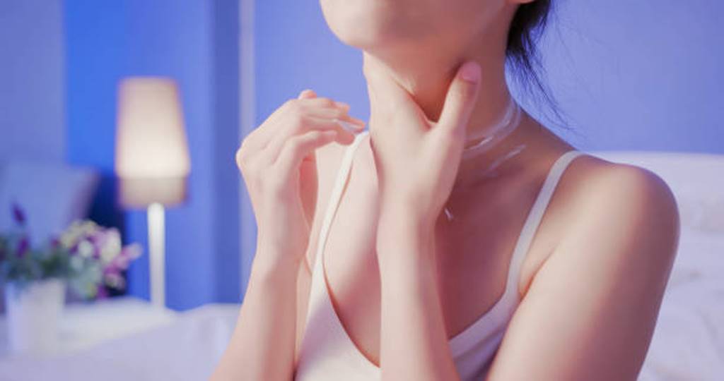 Here's how to reduce dark spots on the neck