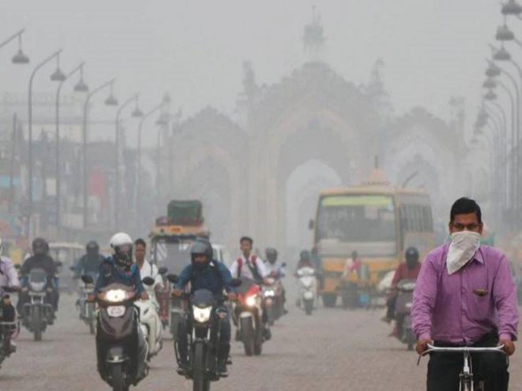 Delhi's air quality 'very poor' after Diwali, AQI at 323