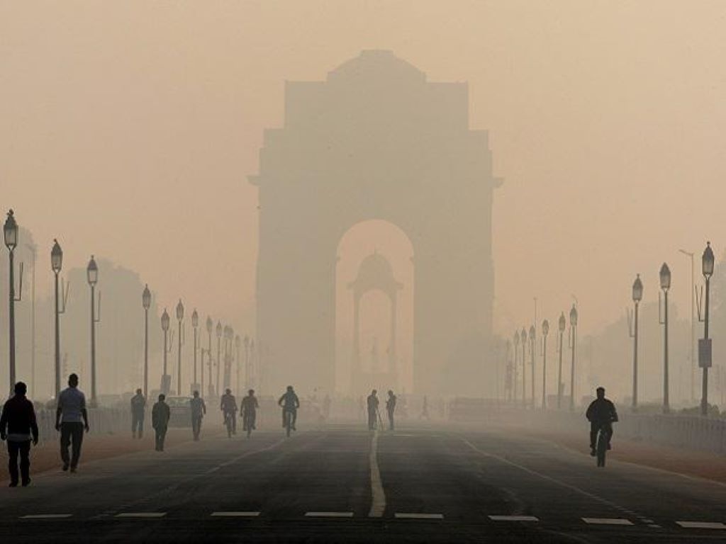 Delhi improves to 'poor' category with 221 AQI; Noida continues to be in 'very poor' category