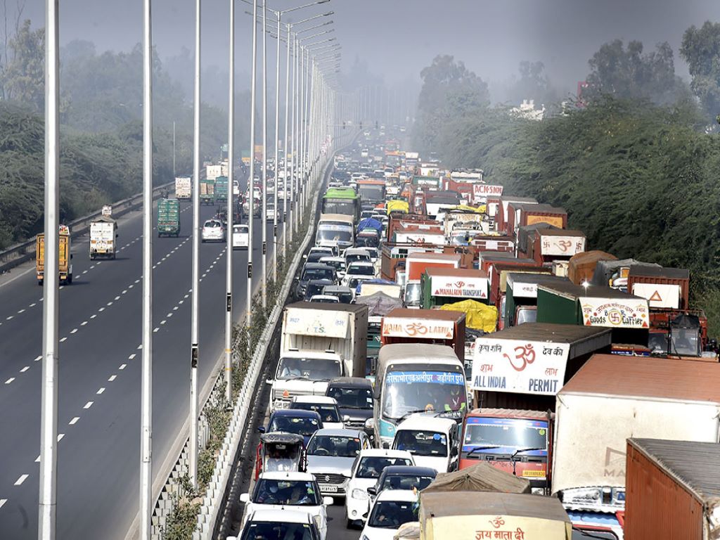 Delhi Air Pollution: Delhi Govt may lift ban on plying BS-III Petrol, BS-IV Diesel 4- wheelers.