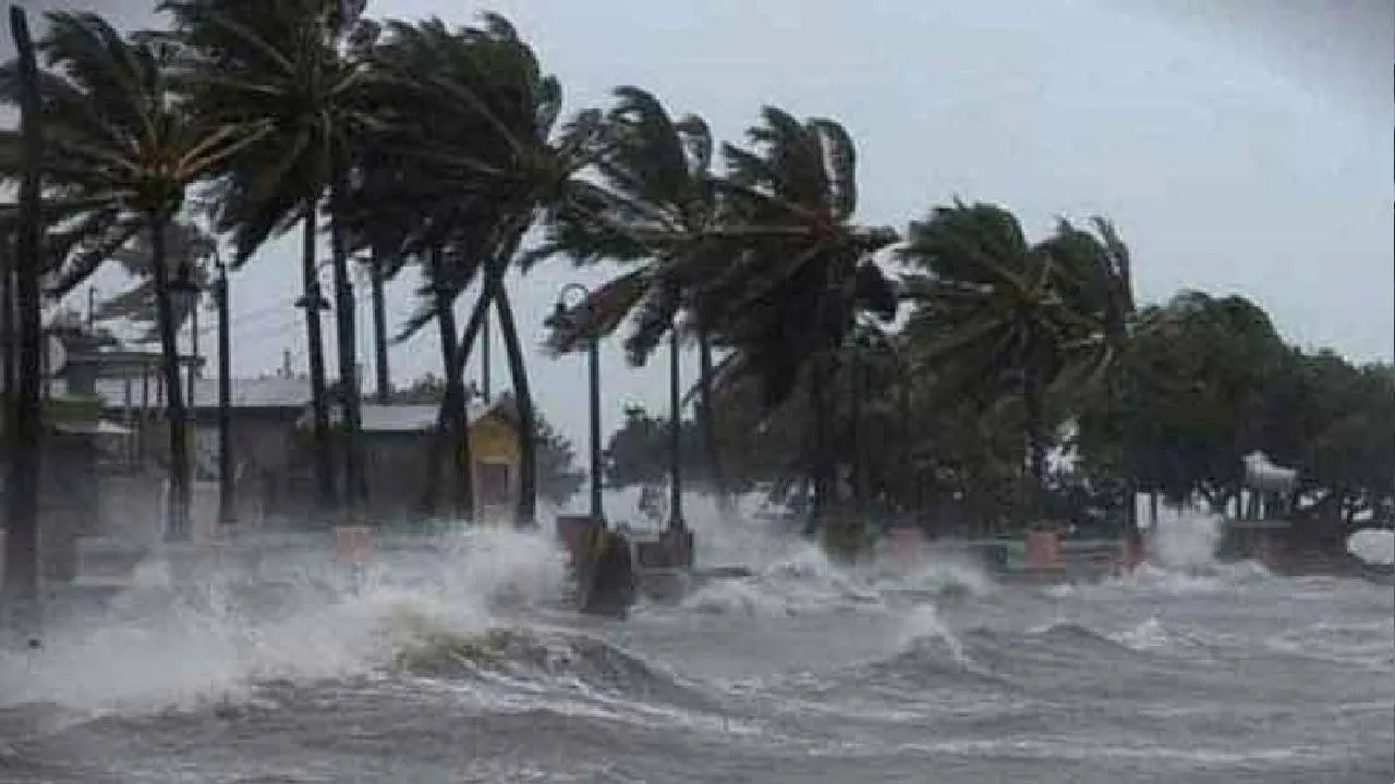 Cyclone Mandous will reach Puducherry- Sriharikkota Border on December 9
