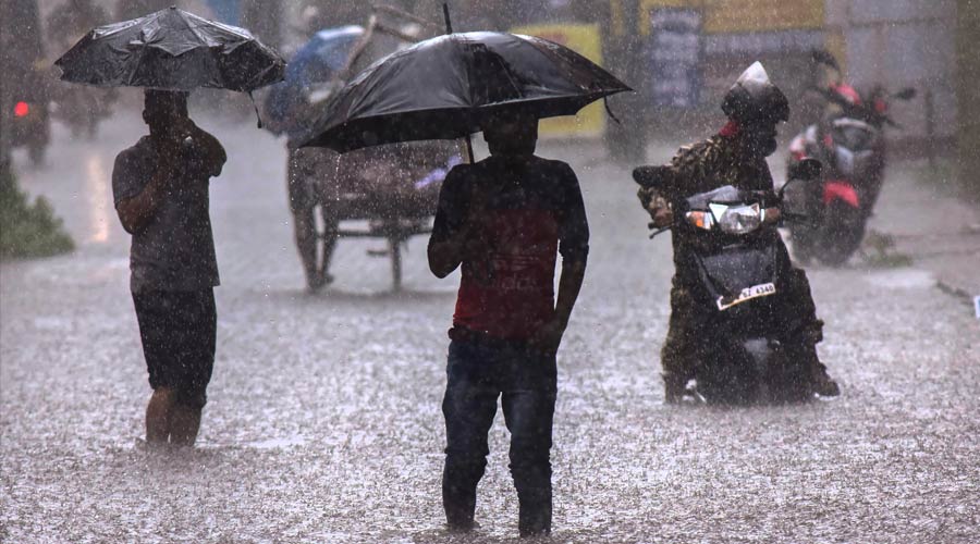 Heavy rainfall in Nilgiris District, schools and colleges shuts.