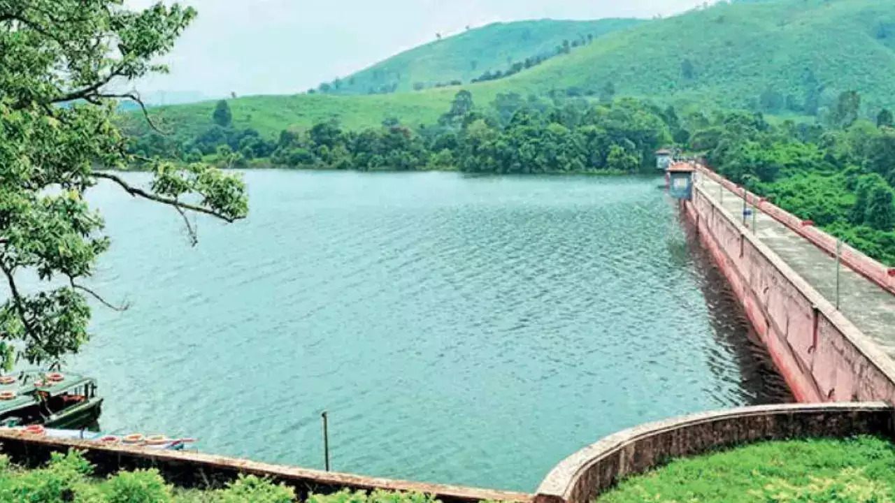 Mullaperiyar dam's water level touches 142 feet, Flood alert in Kerala