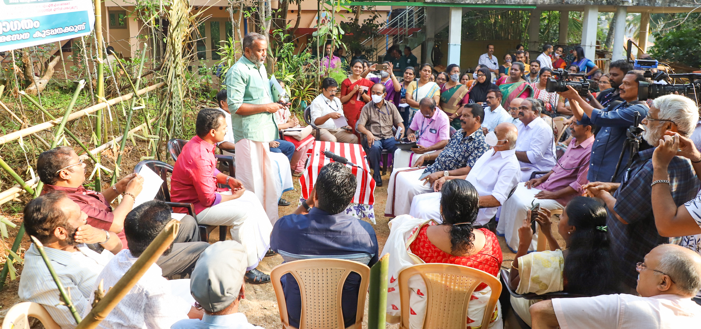 കൃഷിമന്ത്രി കർഷകരോടൊപ്പം