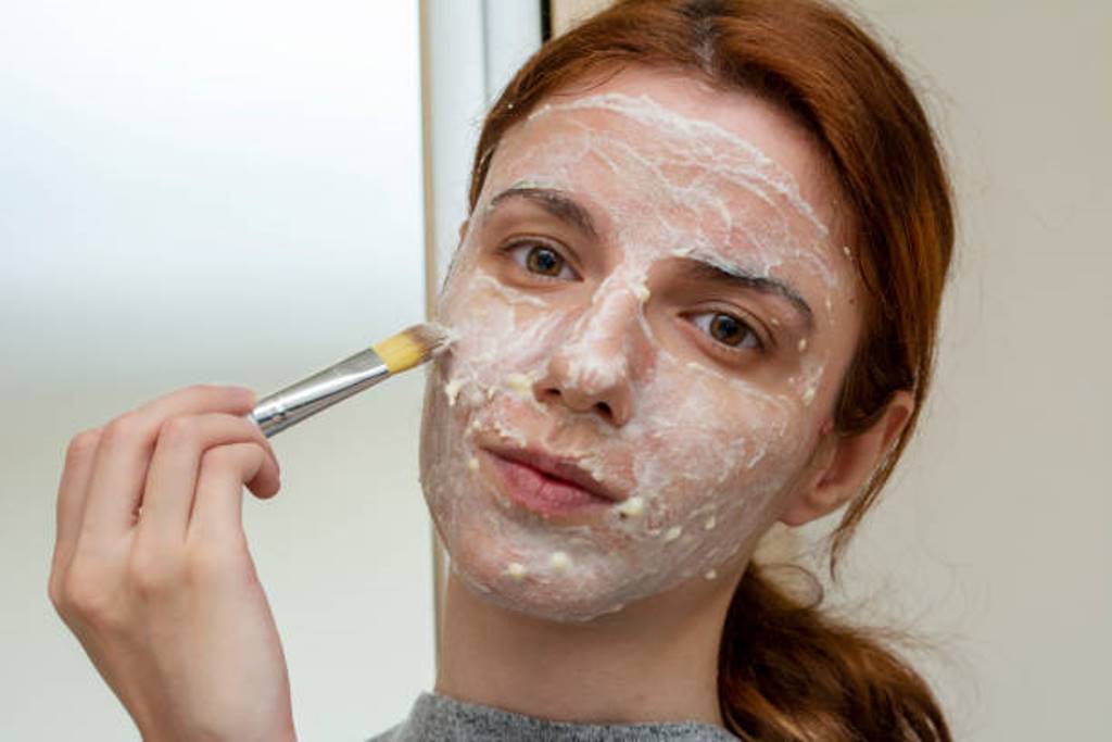 Here are some natural face packs you can make at home to get rid of acne