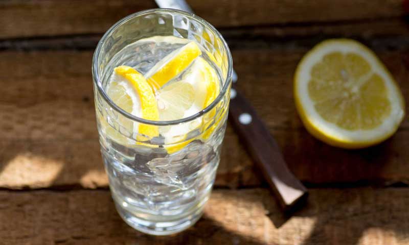 These are the benefits of drinking lemon water daily