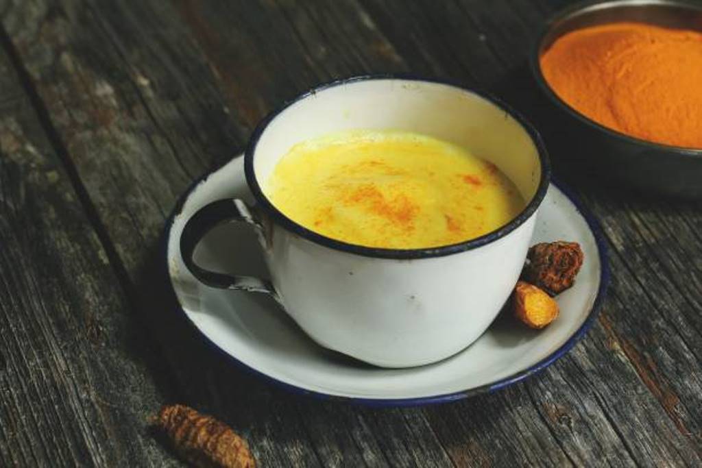 You can drink turmeric milk to reduce phlegm and cough
