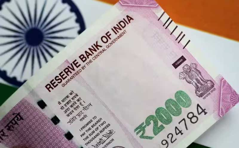 RBI withdraws Rs 2000 notes: What to do with Rs 2000 notes?