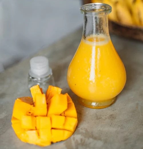 after eating mango, cold drinks can be had?