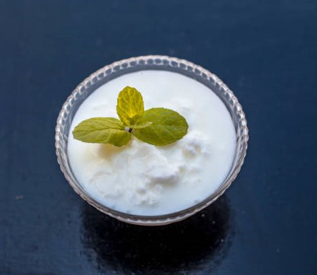 Eating curd at night, is it good or bad?