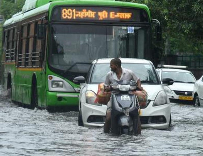 Flood alert in Delhi, water level rising in Yamuna river