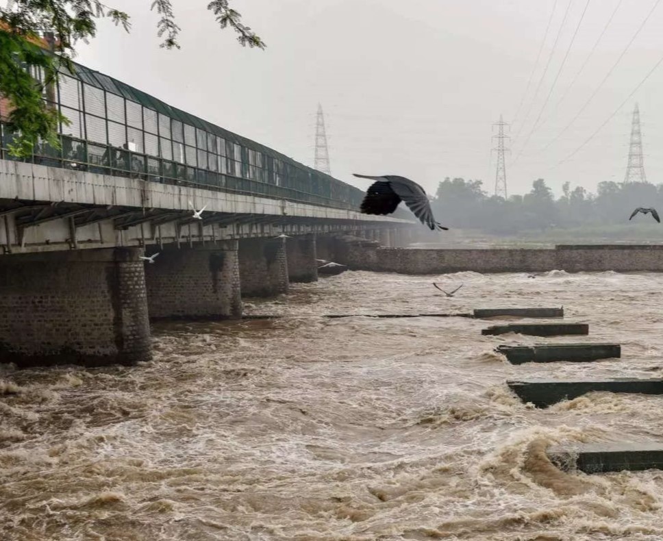 Flood alert in Delhi, Yamuna river reaches its danger level