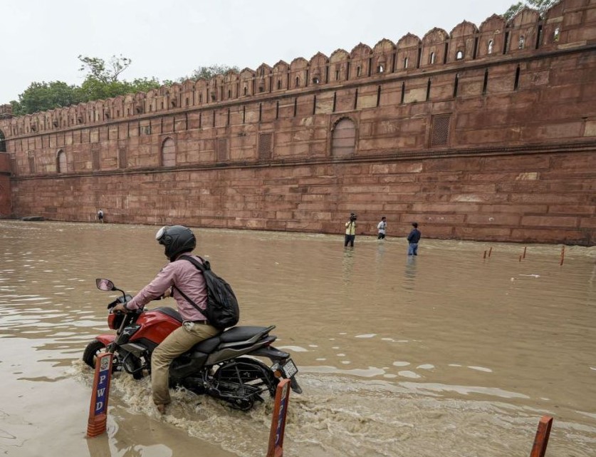 Yamuna water started receding in, yellow alert in Delhi
