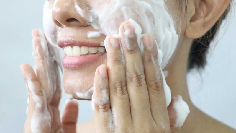 Never wash your face with soap! Let's see why