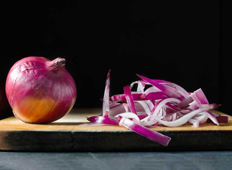 Eating too much raw onion can cause these health problems!