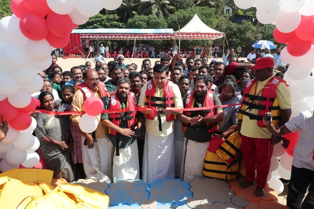 Thiruvananthapuram district's first floating bridge opened at Varkala