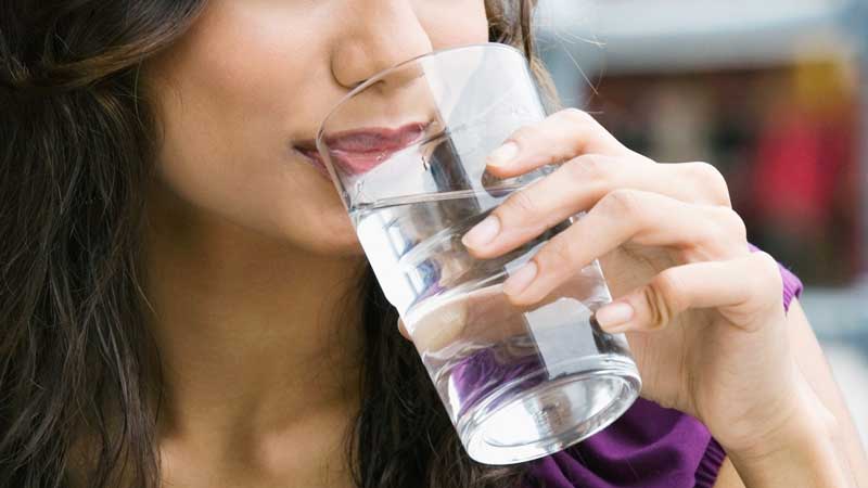 Health benefits of drinking water on empty stomach everyday