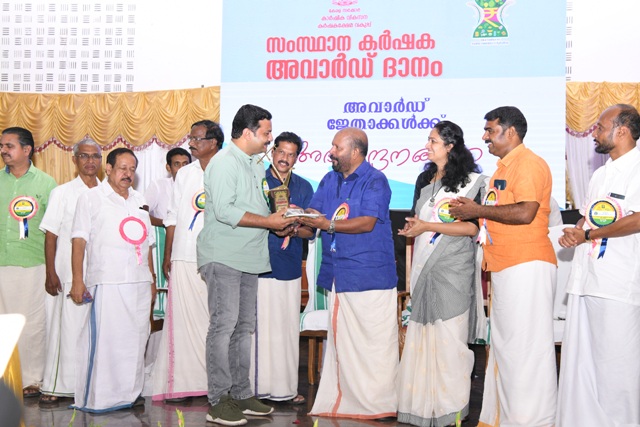 Tony Jose receiving award from Agriculture Minister,Kerala